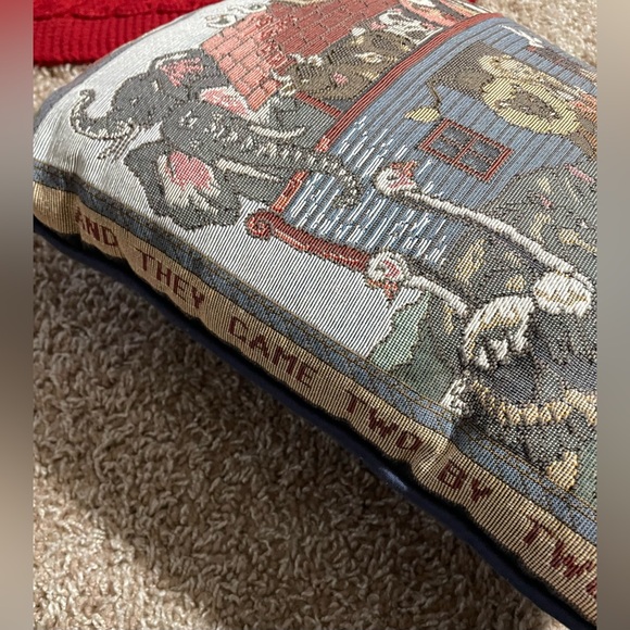 Noah’s Ark tapestry accent pillow - Picture 4 of 7